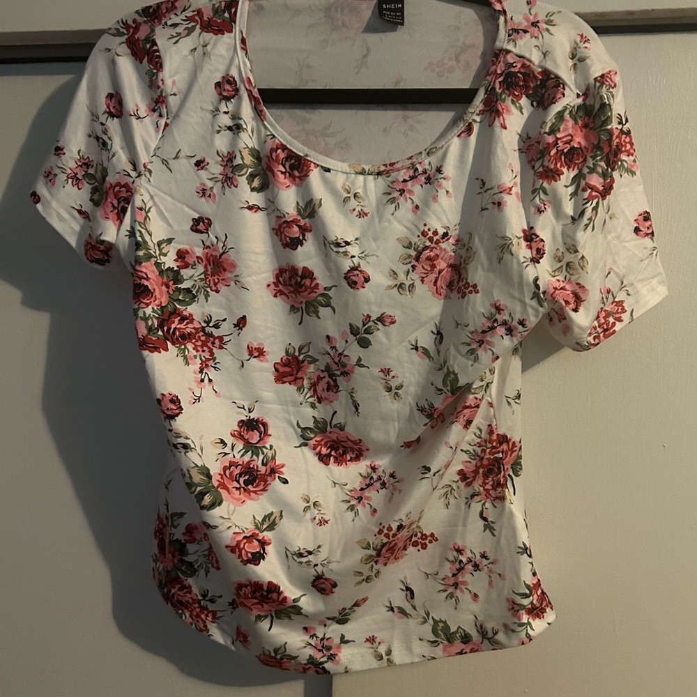 SHEIN White  Floral Fitted Tee